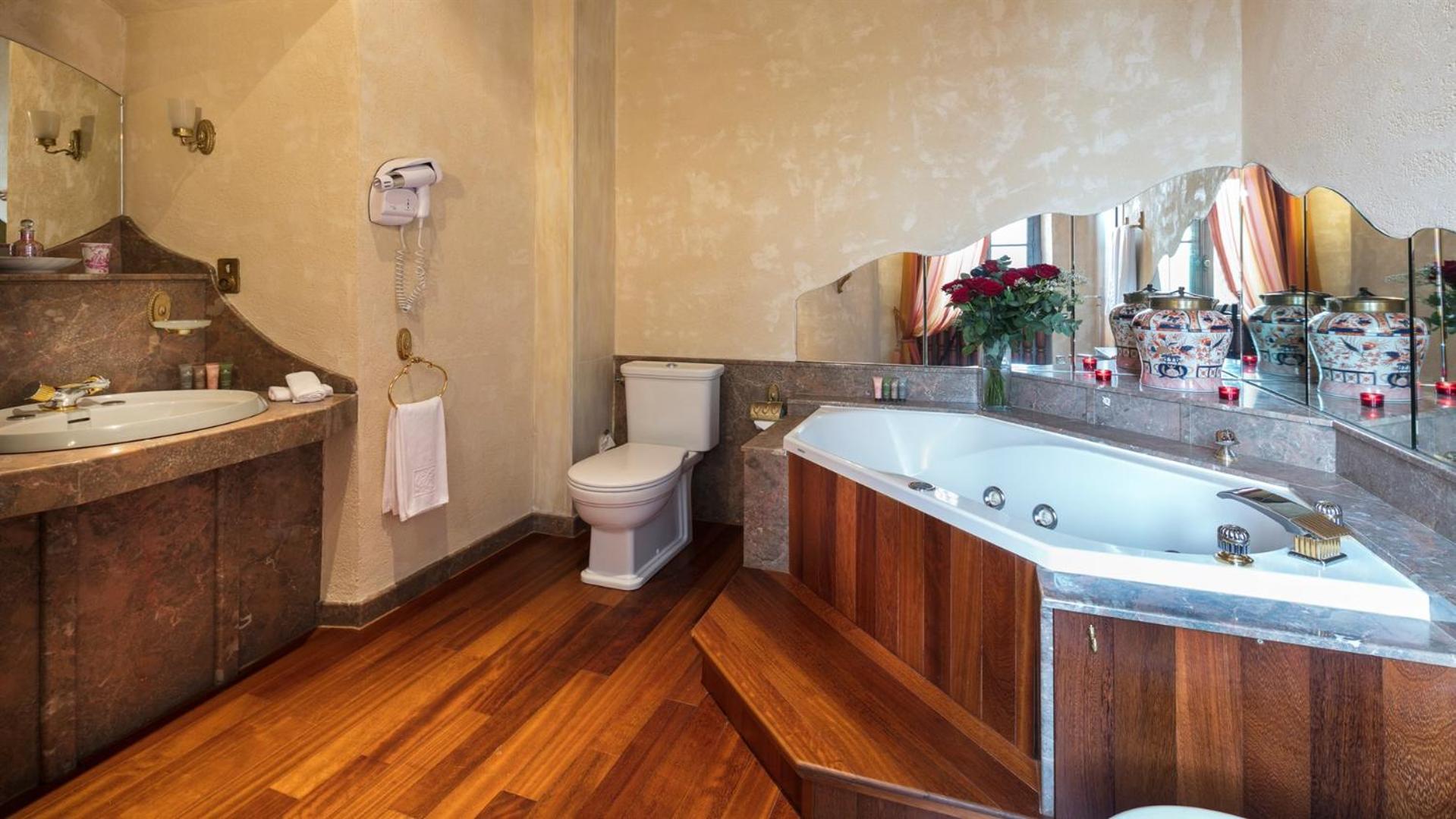 Chateau De Codignat Hotel *