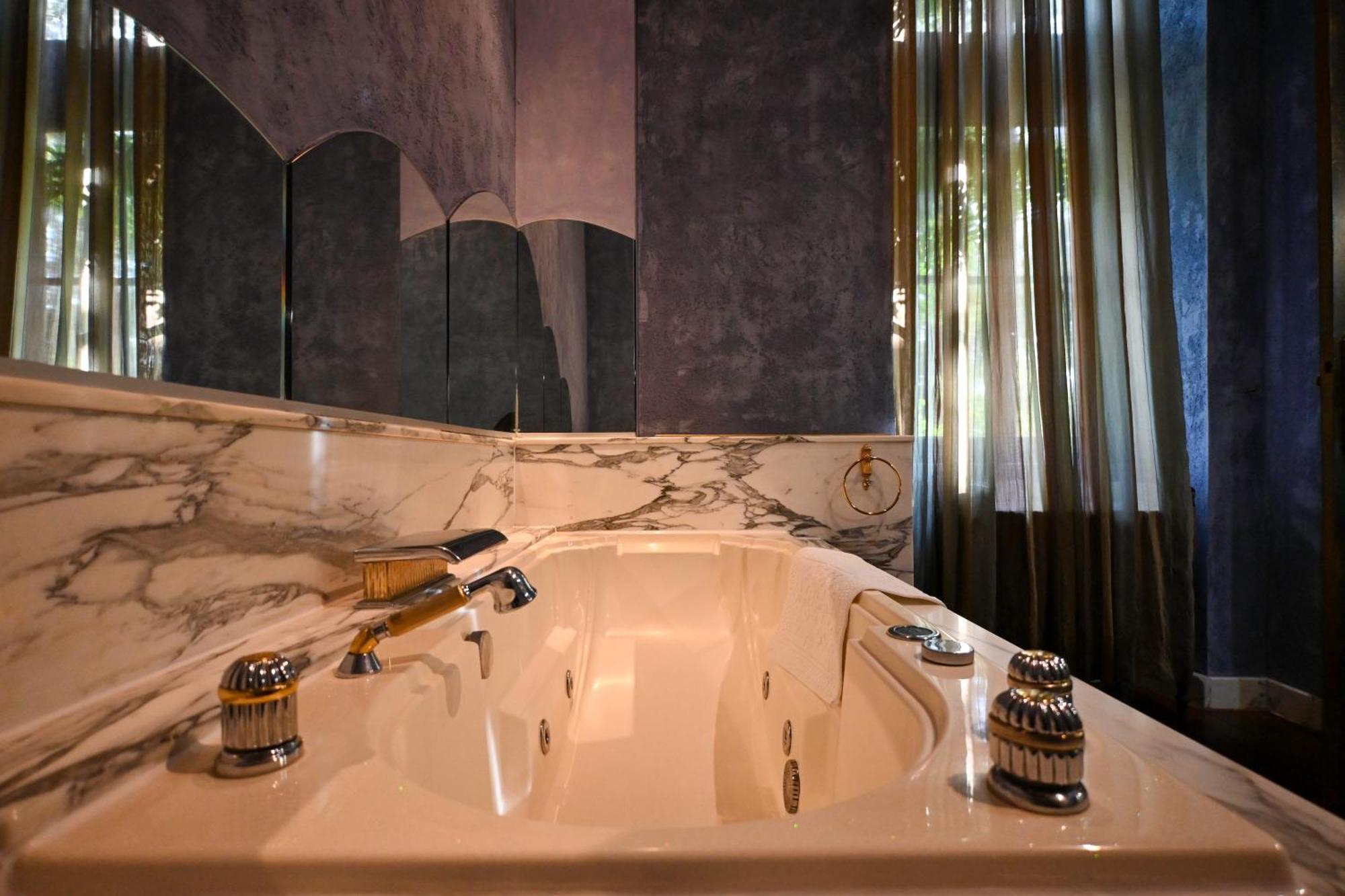 Chateau De Codignat Hotel